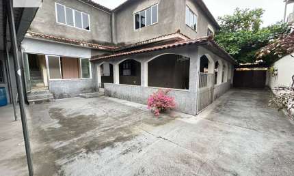 2 Casas grandes em Xerem com quintal e 5 quartos ao todo