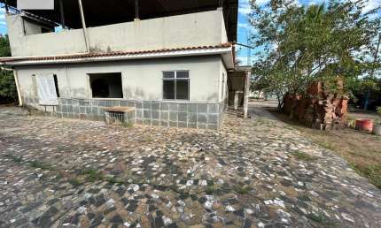 Casa estilo mini sítio colado na Rio-Magé com 1.000m² todo murado