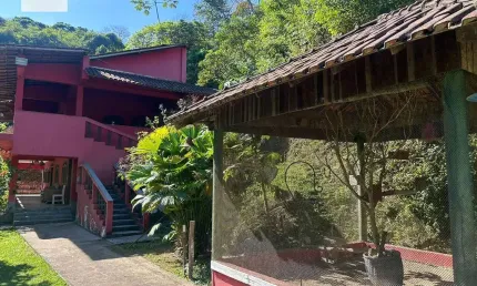 Lindo sítio de 1.5 hectares com lago e campo de futebol !!