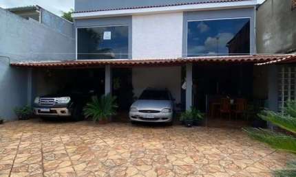 Excelente casa de 3 quartos próximo ao Centro de Santa Cruz da Serra!