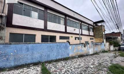PRÉDIO LOCALIZADO A POUCOS METROS DO CENTRO DE DUQUE DE CAXIAS.