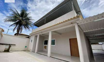 Linda casa próximo a Rodovia, com 3 quartos e quintal.