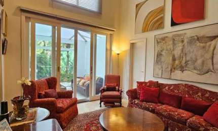 Casa em Condominio La Villette - Praça Renzo Pagliari - 589 metros; 4 vagas