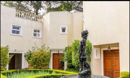 Casa em Condomínio - Jardim Petrópolis - 4 suítes; 5 vagas