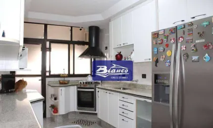 VENDO OU ALUGO APTO COM 2 SUITES E 4 VAGAS DE GARAGEM