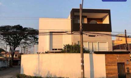 Magnífica casa Junto ao Bosque Maia - Local Nobre!!