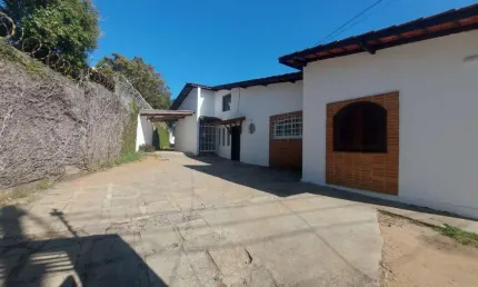 Casa com 3 quartos para alugar na Avenida São Camilo, 251, Granja Viana, Cotia