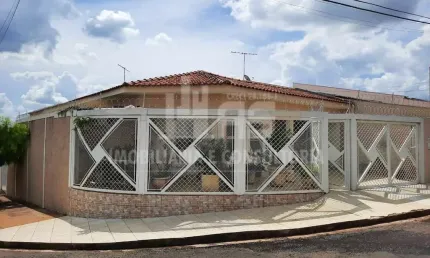 Casa com 4 quartos à venda no Jardim Ohara, Marília 