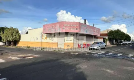Prédio à venda no Palmital, Marília 