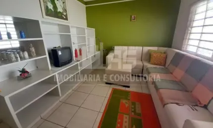 Casa para locação contendo 3 quartos sendo 2 suítes.