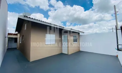 Casa a venda com 3 quartos sendo 1 suíte no residencial montana