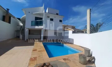 Casa com 03 quartos sendo 01 suíte no bairro esmeraldas