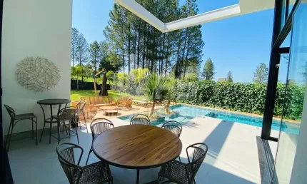 Casa alto padrão no vale do canaã com 4 suites e 5 banheiros.