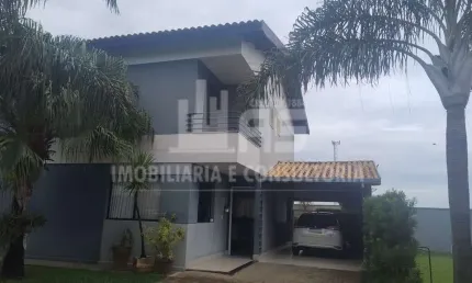 Casa em condomínio fechado na região do esmeralda ii