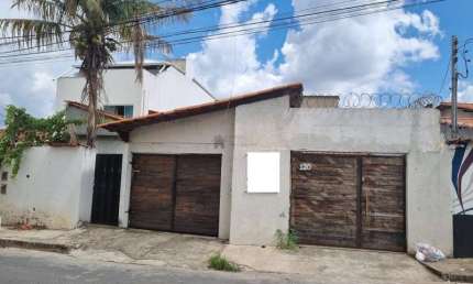 A³tima casa com 02 moradias no bairro Filadelphia em Betim