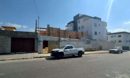 LINDA CASA GEMINADA DUPLEX COM 03 QUARTSOS NO BAIRRO ESPIRITO SANTO EM BETIM.