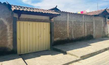 EXCELENTE CASA EM LOTE DE 720 METROS NO BAIRRO PRAIA EM CONTAGEM