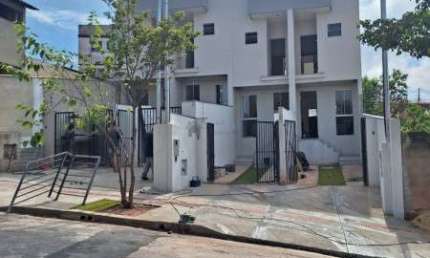LINDA CASA GEMINADA GEMINADA DUPLEX COM SUITE E DOIS QUARTOS NO BAIRRO ALTO DAS FLORES EM BETIM