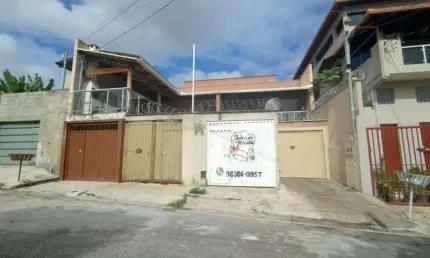 EXCELENTE CASA GEMINADA 03 QUARTOS EM A“TIMA LOCALIZAA‡A• DO BAIRRO PARQUE DAS ACACIAS EM BETIM
