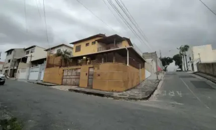 LINDA CASA EM MEIO LOTE 03 QUARTOS NO SANTA HELENA CONTAGEM