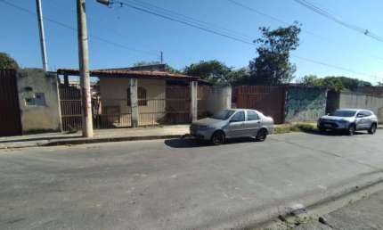 Casa com 2 quartos para alugar na Rua Domingos Do Sa­tio, Fonte Grande, Contagem