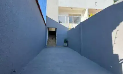 LINDA CASA GEMINADA 03 QUARTOS COM SUATE NO BAIRRO NITEROI EM BETIM