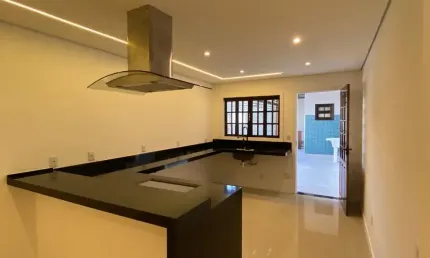 Casa com 3 quartos à venda no Jardim São Pedro, Mogi das Cruzes , 300 m2 por R$ 850.000