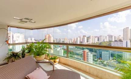 Confortável apartamento tipo para venda com 4 quartos, sendo 4 suítes, 228m²