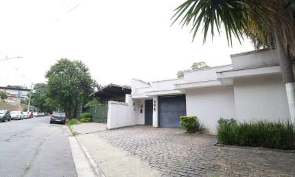 Confortável casa tipo para venda com 4 quartos, sendo 3 suítes, 350m²