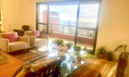 Confortável apartamento tipo para venda com 3 quartos, sendo 3 suítes, 176m²