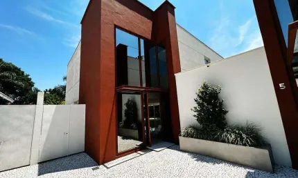Sensacional casa em condomínio para venda com 4 quartos, sendo 4 suítes, 786.97m²