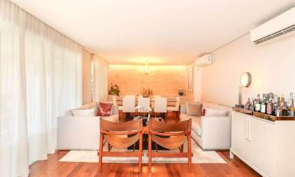 Atraente apartamento tipo para venda com 3 quartos, sendo 3 suítes, 226m²