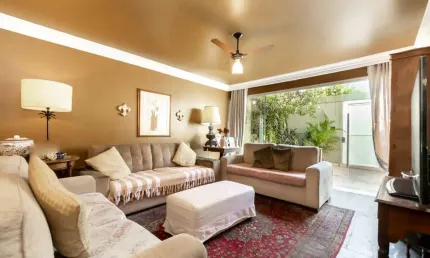 Confortável sobrado para venda em Jardim Prudência com 3 quartos, sendo 1 suíte, 134m²