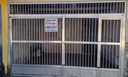 VENDO CASA COM DOIS QUARTOS E EDÍCULA NO BAIRRO JD. SANTA CRUZ!