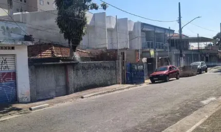 Vendo terreno com casa e loja, e junto uma casa construída!