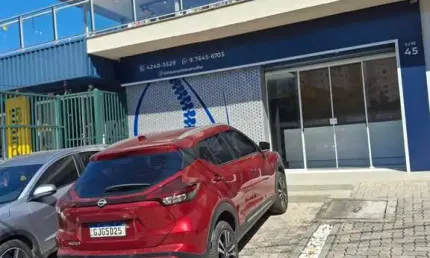 Alugo sala comercial com cliníca montada no bairro marajoara!
