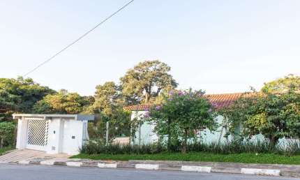 Vende-se imóvel no Vila Santo Antônio - Cotia perfeito para Incorporação, investimento ou uso comercial!