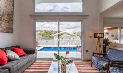 Casa à venda Alphaville com 4 dormitórios, piscina e 300m2.