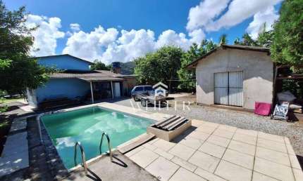 Terreno com 1.340m² localizado no bairro Espinheiros