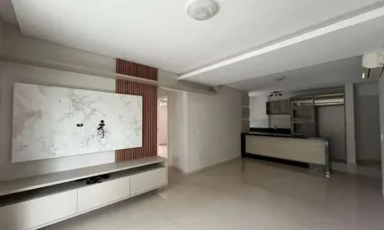Apartamento com 03 suites para locação a poucos metros da praia!