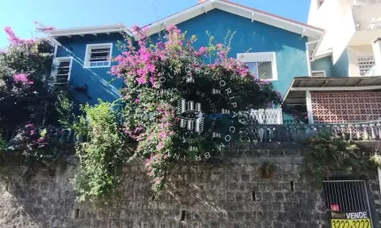 Casa com 2 pisos a venda no centro de florianópolis