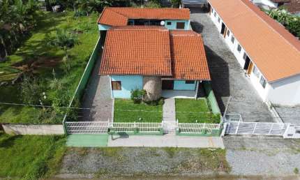 Casa com 3 Quartos, Amplo Terreno, Piscina e Edícula, para Venda no bairro ITAPOÁ ANEXO B1, localizado na cidade de Itapoá/SC