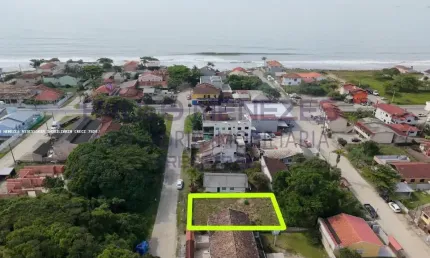 Terreno murado na quadra do aslfalto, apenas 200 mts da praia! balneário itapoá , região central da cidade de itapoá/sc.