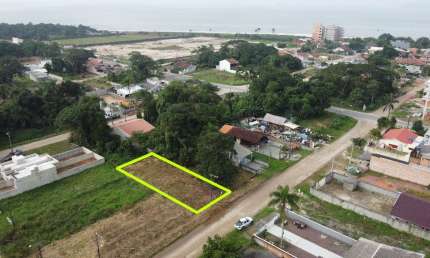 Terreno Limpo para Venda no Balneário PRAIA DOS VELEIROS, localizado na cidade de Itapoá/SC.