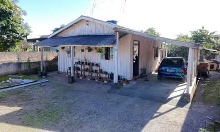 Casa com Amplo Terreno para Venda no bairro ITAPEMA DO NORTE GLEBA II, localizado no Centro da cidade de Itapoá / SC.
