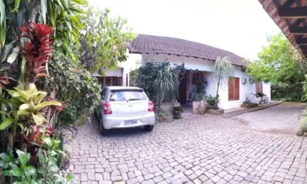 Imperdível oportunidade: Charmosa casa à venda em Paraty-RJ, bairro Caborê, 3 quartos, 2 suítes, 178m²