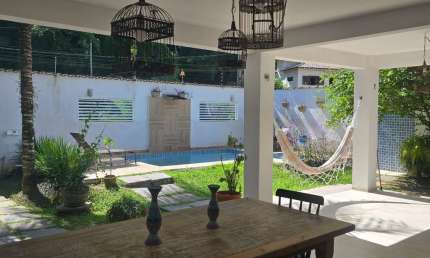 Imperdível oportunidade de adquirir uma casa em Paraty-RJ, no bairro Princesa Isabel: 3 quartos, 1 suíte, 3 salas, 3 banheiros, 2 vagas de garagem, 200m²!