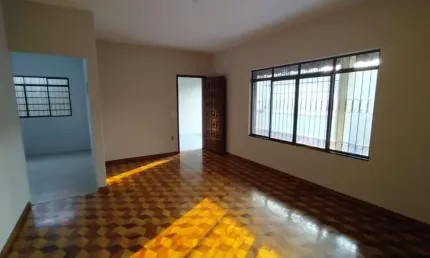 Casa com 4 dormitórios à venda por R$695.000 e locação por R$3.200 - Jardim Maria Luiza I, Jaú, SP