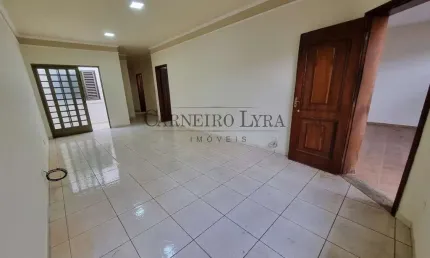 Casa com 3 quartos para locação por R$2.200,00 e venda por R$520.000 - Jardim Antonina - Jaú/SP