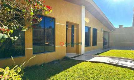 Casa com 3 dormitórios sendo 01 suíte à venda, 128 m² por R$ 550.000